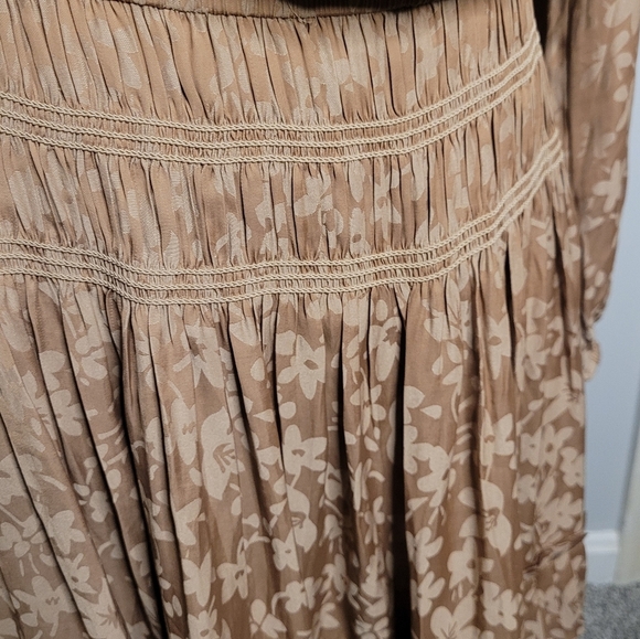 Current Air Elegant Tan Floral Dress. Size M. NWT - Picture 4 of 8